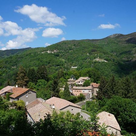 Gîte **** le refuge des fées Saint-Julien-du-Gua Extérieur photo