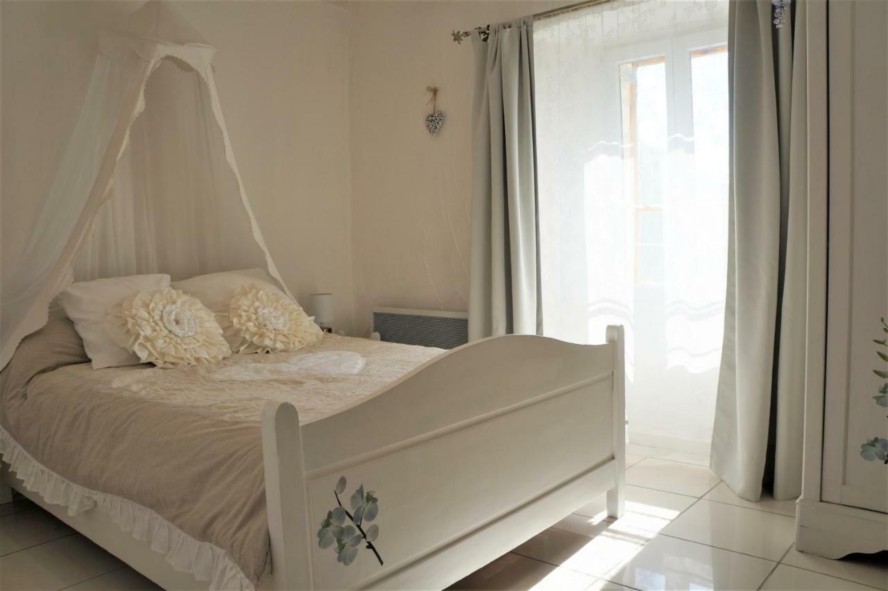 Gîte **** le refuge des fées Saint-Julien-du-Gua Extérieur photo