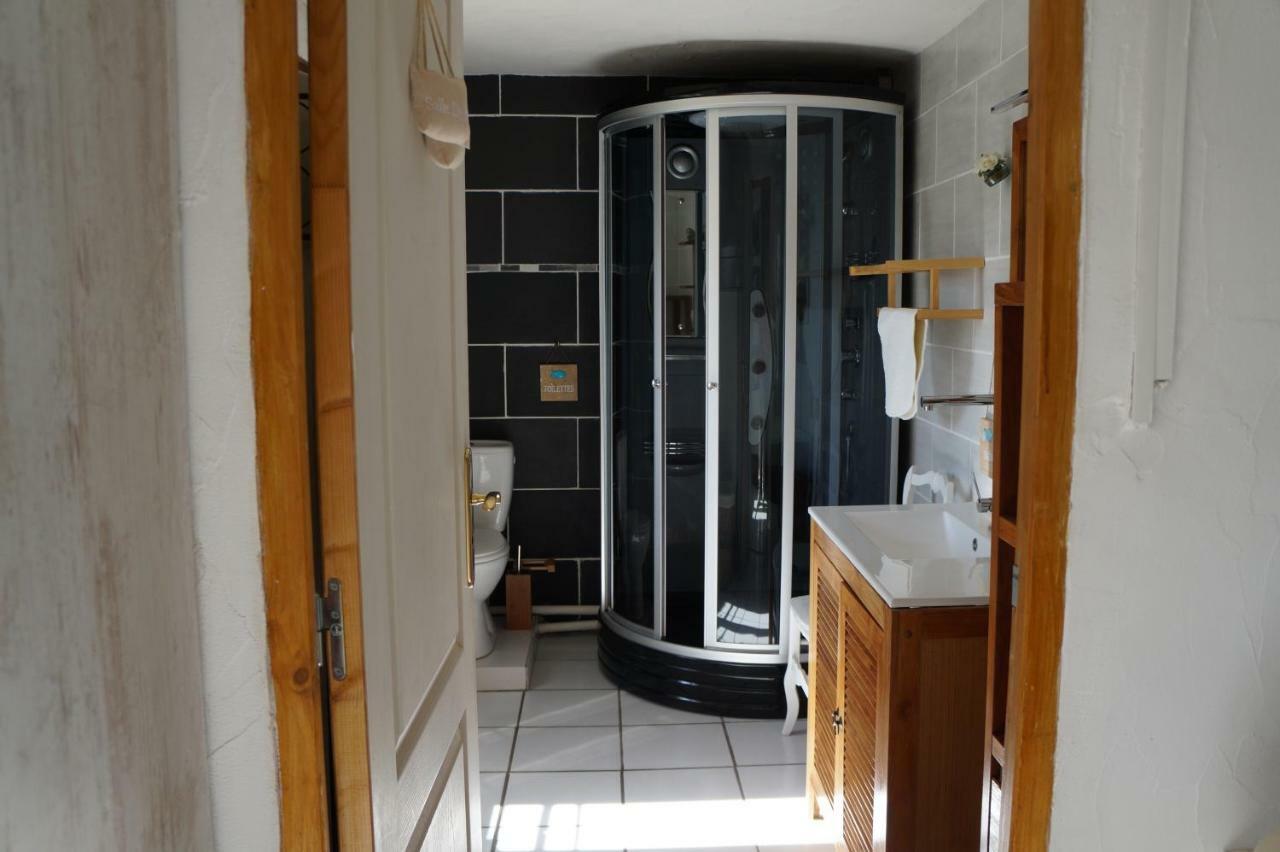 Gîte **** le refuge des fées Saint-Julien-du-Gua Extérieur photo